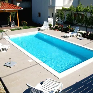 Filipovic With Pool Appartement